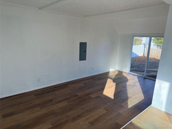 233 W 12th Street, Deer Park NY 11729