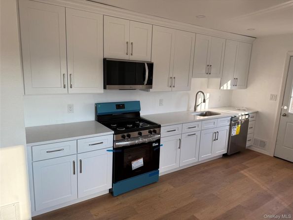 233 W 12th Street, Deer Park NY 11729