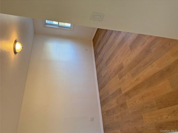 233 W 12th Street, Deer Park NY 11729