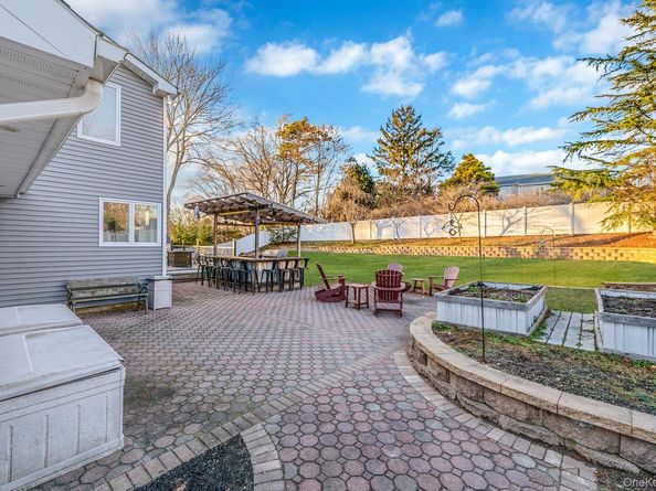 11 Chivalry Lane, Nesconset NY 11767