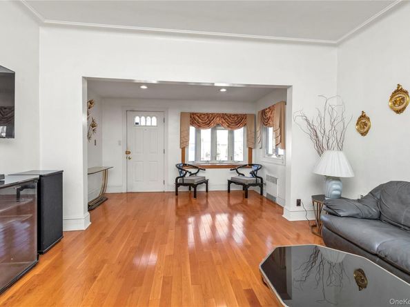 164-12 76th Avenue, Fresh Meadows NY 11366