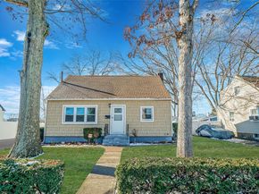 266 W 16th Street, Deer Park NY 11729