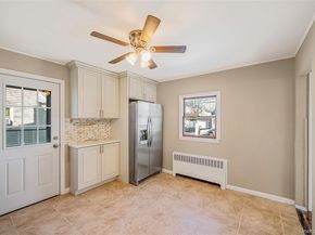 266 W 16th Street, Deer Park NY 11729