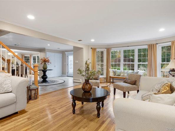 37 Peppermill Lane, Dix Hills NY 11746