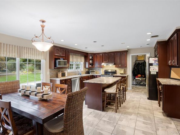 37 Peppermill Lane, Dix Hills NY 11746