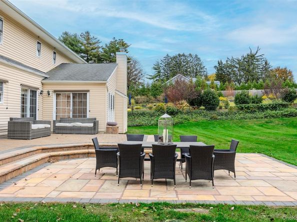 37 Peppermill Lane, Dix Hills NY 11746