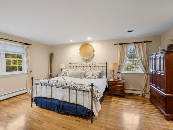 37 Peppermill Lane, Dix Hills NY 11746