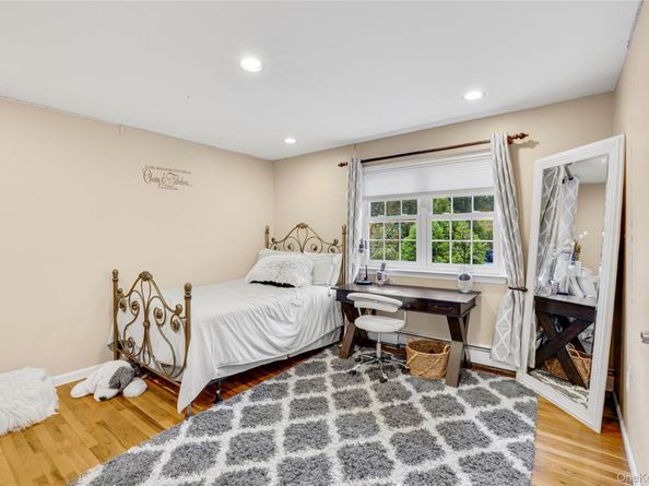 37 Peppermill Lane, Dix Hills NY 11746