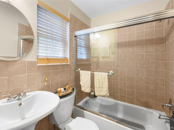 37 Peppermill Lane, Dix Hills NY 11746