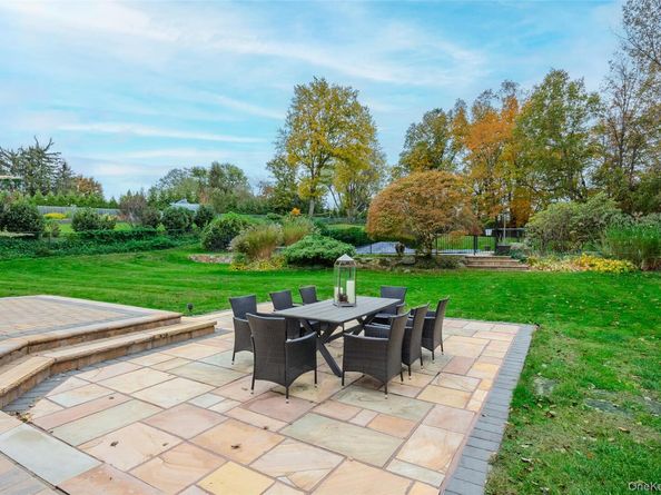 37 Peppermill Lane, Dix Hills NY 11746