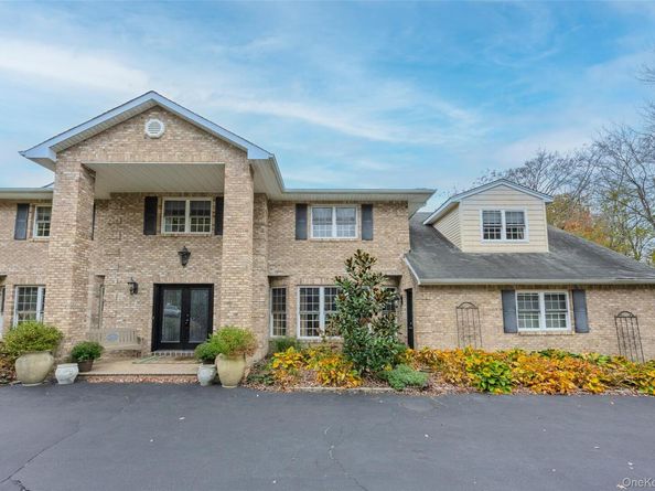 37 Peppermill Lane, Dix Hills NY 11746