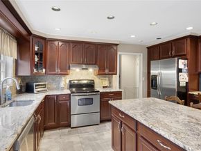 37 Peppermill Lane, Dix Hills NY 11746