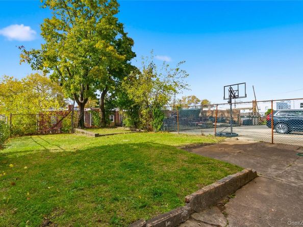 61-24 65th Street, Middle Village NY 11379