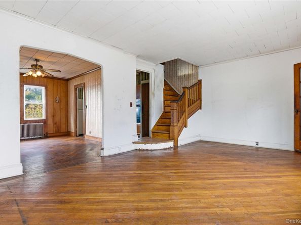 61-24 65th Street, Middle Village NY 11379