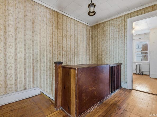 61-24 65th Street, Middle Village NY 11379