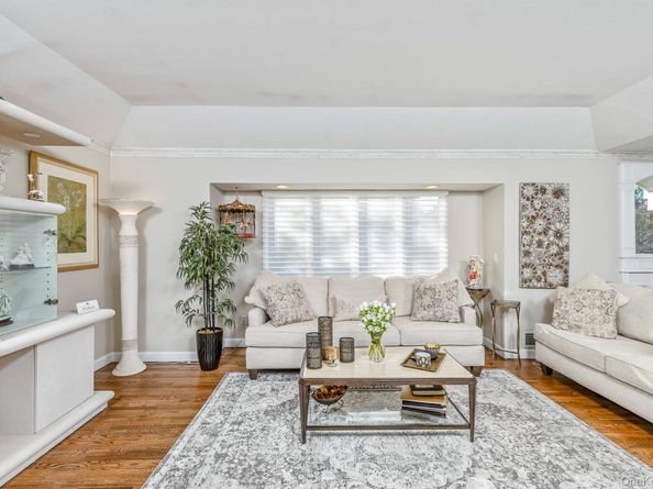 74 Lauren Avenue, Dix Hills NY 11746