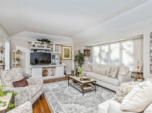 74 Lauren Avenue, Dix Hills NY 11746