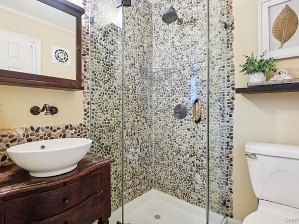 8 Storyland Lane, East Setauket NY 11733