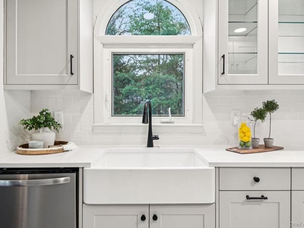 8 Storyland Lane, East Setauket NY 11733