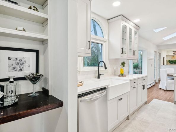 8 Storyland Lane, East Setauket NY 11733