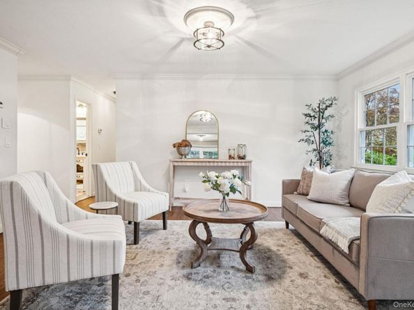 8 Storyland Lane, East Setauket NY 11733