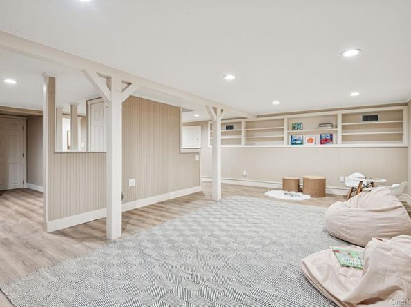 8 Storyland Lane, East Setauket NY 11733