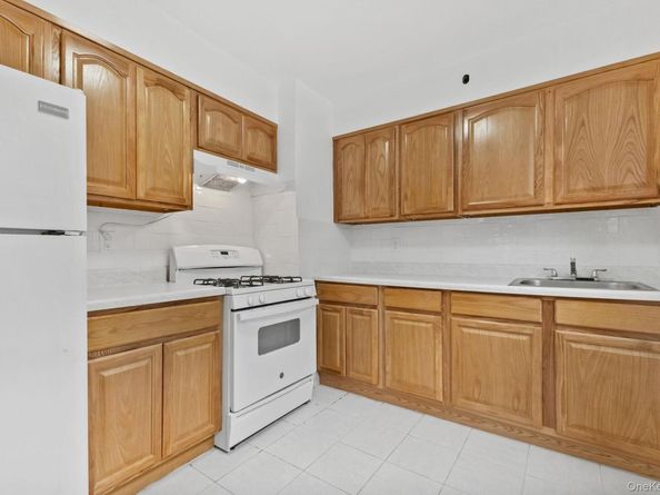 953 Rhinelander Avenue, Bronx NY 10462