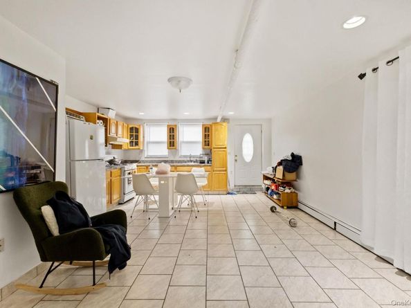 953 Rhinelander Avenue, Bronx NY 10462