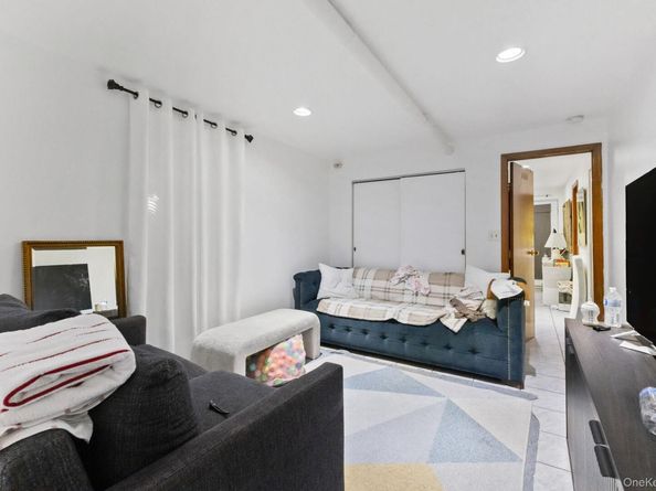 953 Rhinelander Avenue, Bronx NY 10462