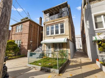 953 Rhinelander Avenue