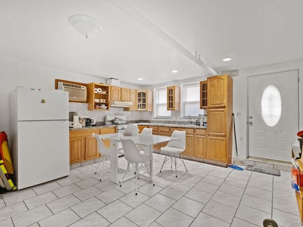 953 Rhinelander Avenue, Bronx NY 10462