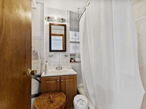 953 Rhinelander Avenue, Bronx NY 10462