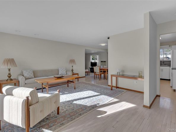 21 Yeoman Drive, East Northport NY 11731