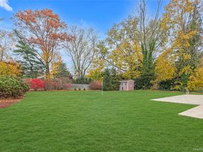 21 Yeoman Drive, East Northport NY 11731