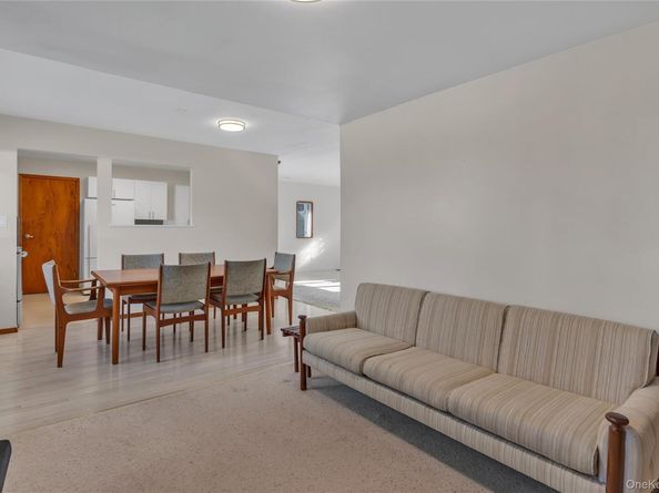 21 Yeoman Drive, East Northport NY 11731