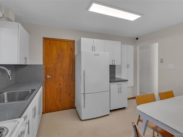 21 Yeoman Drive, East Northport NY 11731