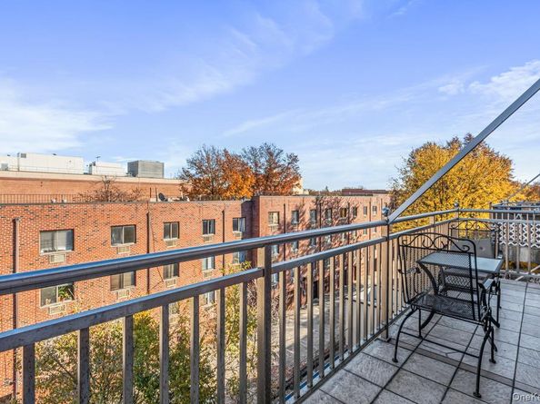 71-33 162nd Street 4B, Fresh Meadows NY 11365