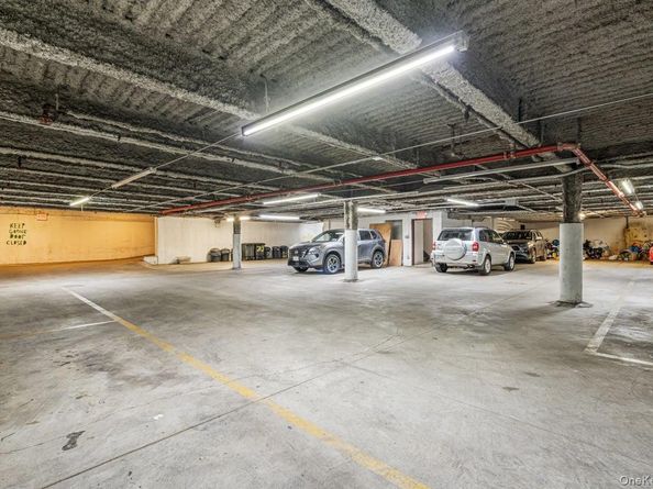 71-33 162nd Street 4B, Fresh Meadows NY 11365