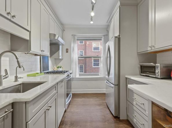 250 Bronxville Road 2G, Bronxville NY 10708