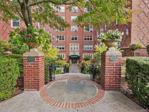 250 Bronxville Road 2G, Bronxville NY 10708