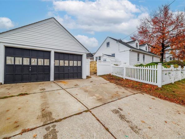 801 Park Avenue, Westbury NY 11590