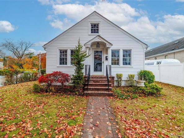 801 Park Avenue, Westbury NY 11590