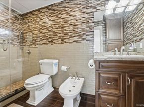 19 8th Street, Hicksville NY 11801