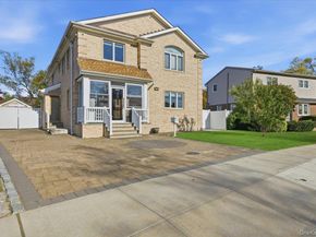 19 8th Street, Hicksville NY 11801