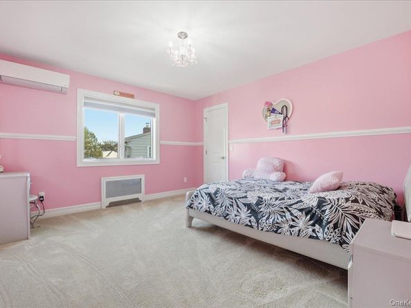 19 8th Street, Hicksville NY 11801