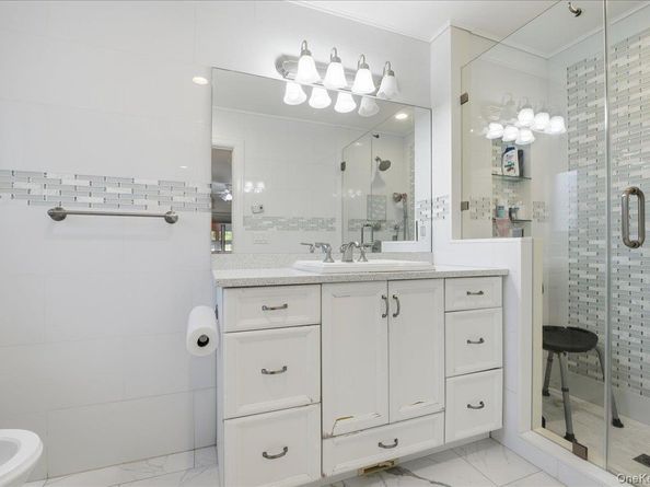 19 8th Street, Hicksville NY 11801