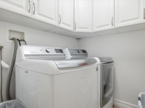 19 8th Street, Hicksville NY 11801