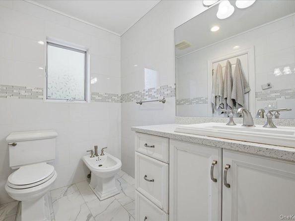 19 8th Street, Hicksville NY 11801