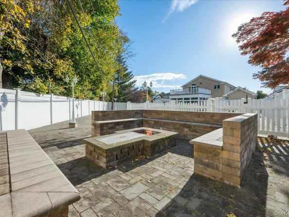 19 8th Street, Hicksville NY 11801