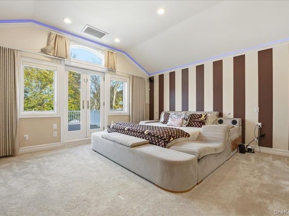 19 8th Street, Hicksville NY 11801